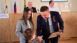Четырём молодым семьям Будëнновского округа вручили жилищные сертификаты
